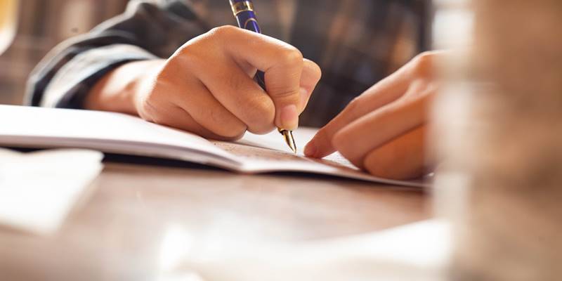 how to write a thesis for an essay
